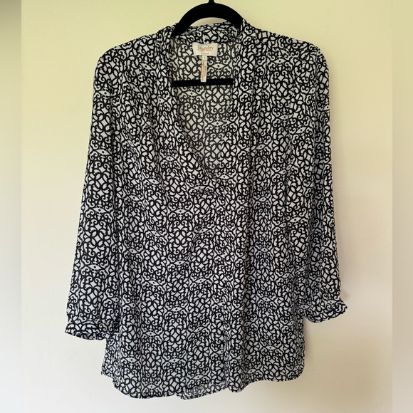 Laundry by Shelli Segal Black and White Patterned Blouse - Picture 1 of 7